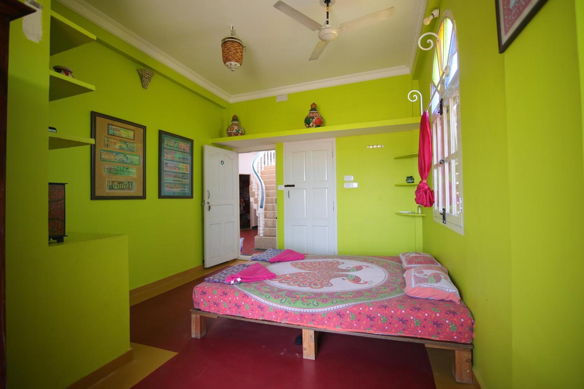 Holi-Wood Guesthouse Ποντισερί Εξωτερικό φωτογραφία